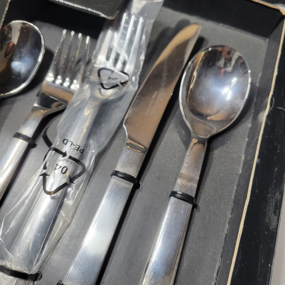 Robert Welch 25 Piece Flatware Silverware Service for 4 and Serving Pieces NEW